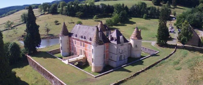 Visite du château de Ménessaire