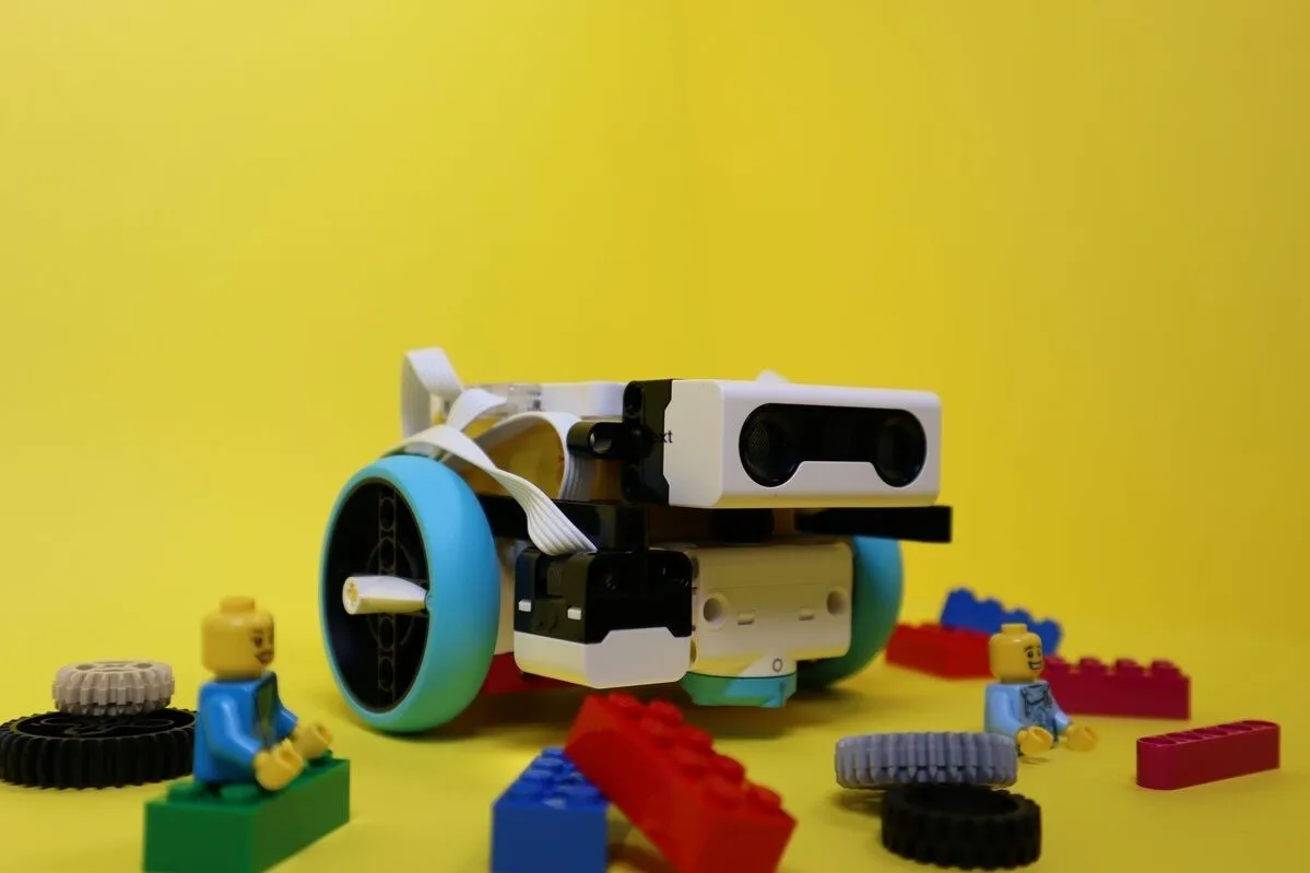 Aalto-yliopisto Juniorin robotiikkatyöpajat