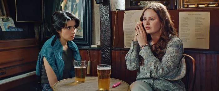 UN GRAND RACCOURCI · Présenté par l'équipe du film