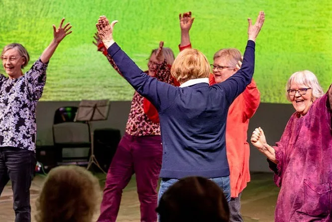 Teatteri ILMI Ö:n TaideLiikutus-yhteisöteatteriryhmä
