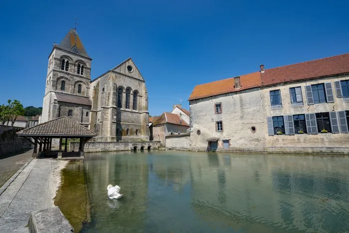 Visite de l’église Saint-Martin : découverte de la crypte et rencontres artistiques