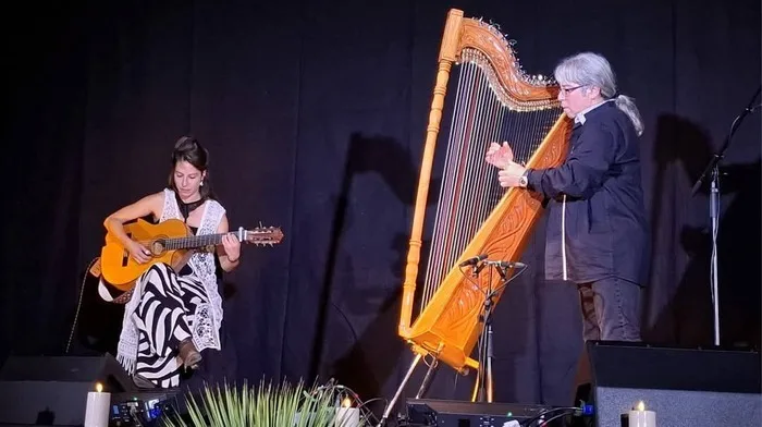 Duo Ledesma – Ismaël Ledesma (harpe paraguayenne) et sa fille Lena (guitare, voix)