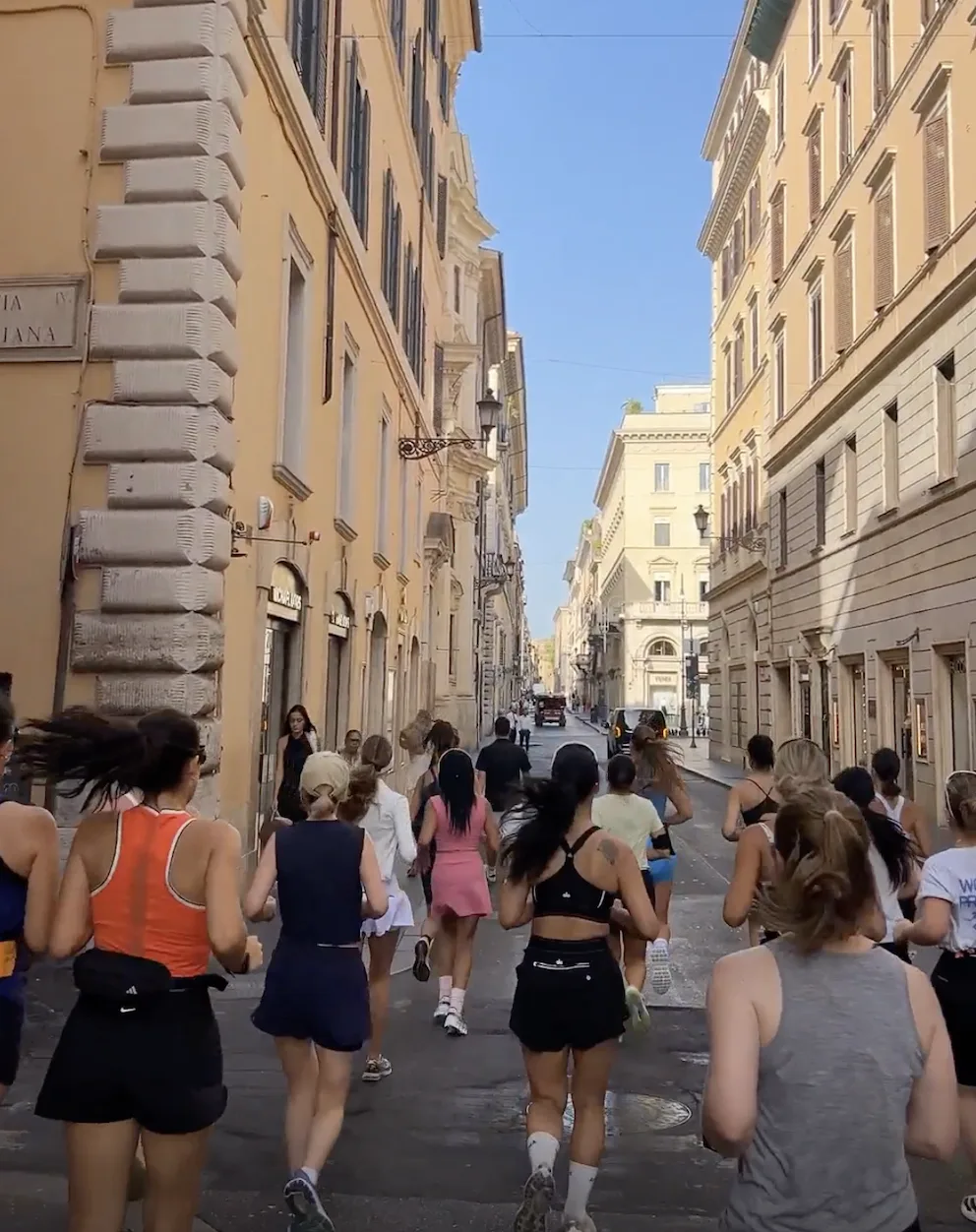 ALO VIA DEL BABUINO: ALO RUNNERS CLUB