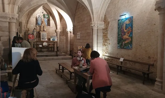 La Crypte abandonnée : Exposition sous les croisées d'ogives