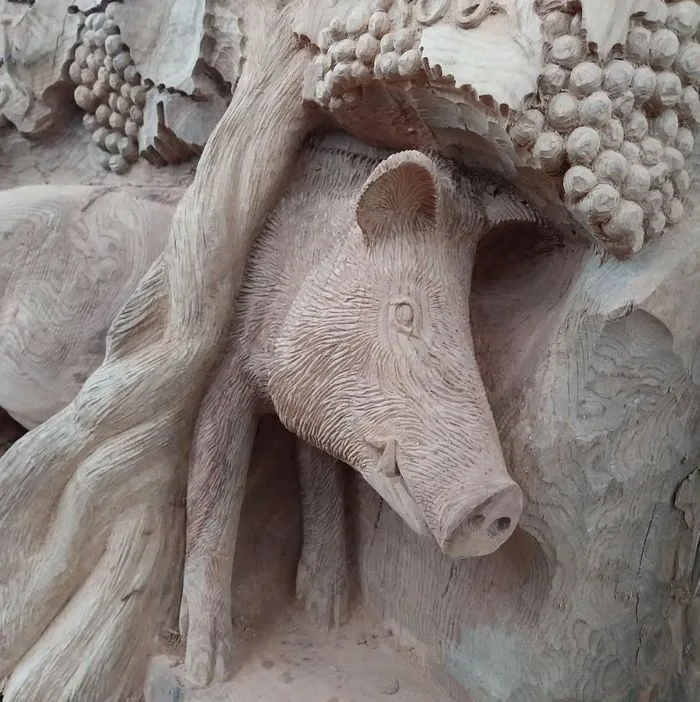 Découverte de la sculpture de l'orme bicentenaire