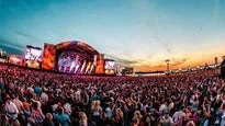 Het Grootste Zomerfeest van Nederland | LIVE on the BEACH