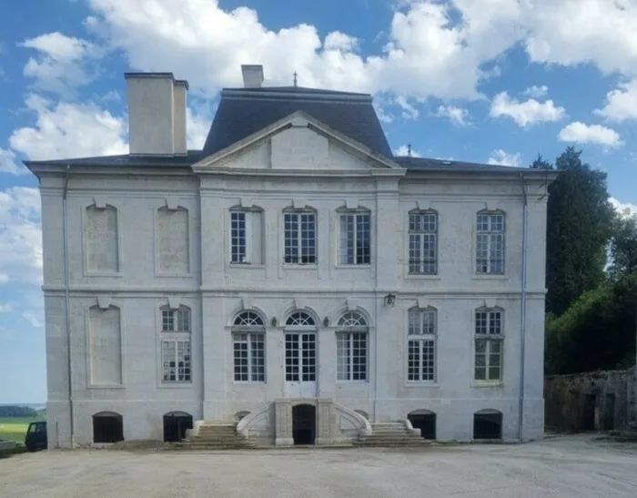 Flânez dans un parc historique du XVIIIe siècle