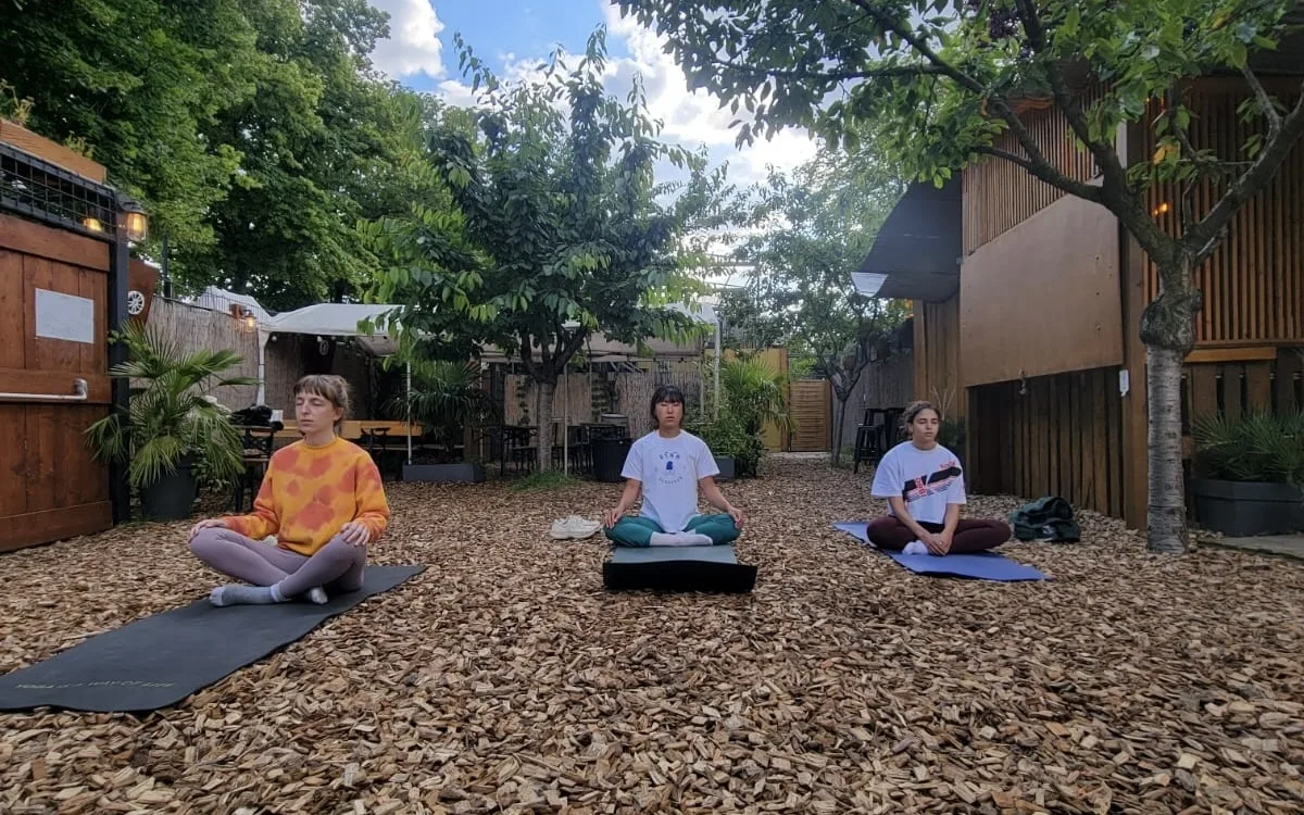 Cours de yoga Vinyasa au Jardin21