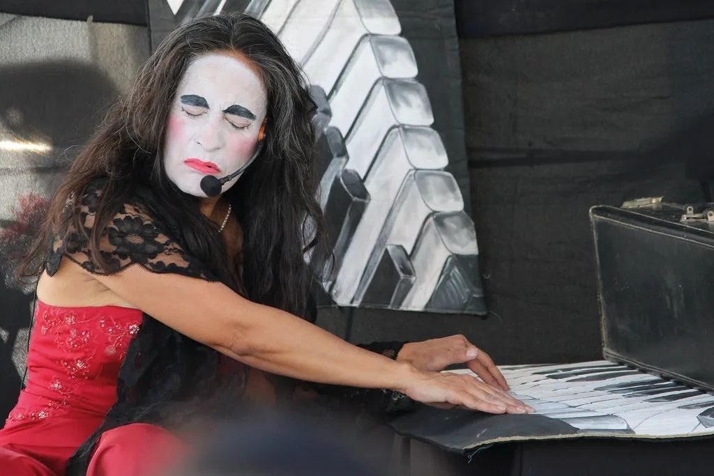 Moebius Teatro Clown,  Pianina