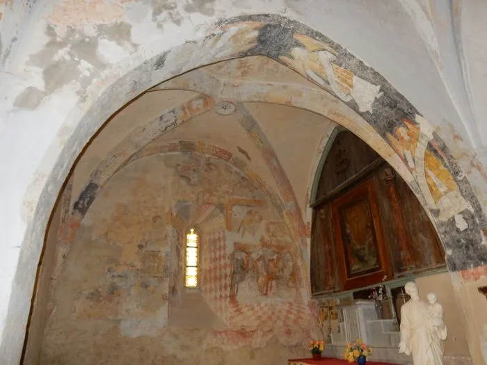 Découverte des fresques de l'église Notre-Dame de l'Assomption