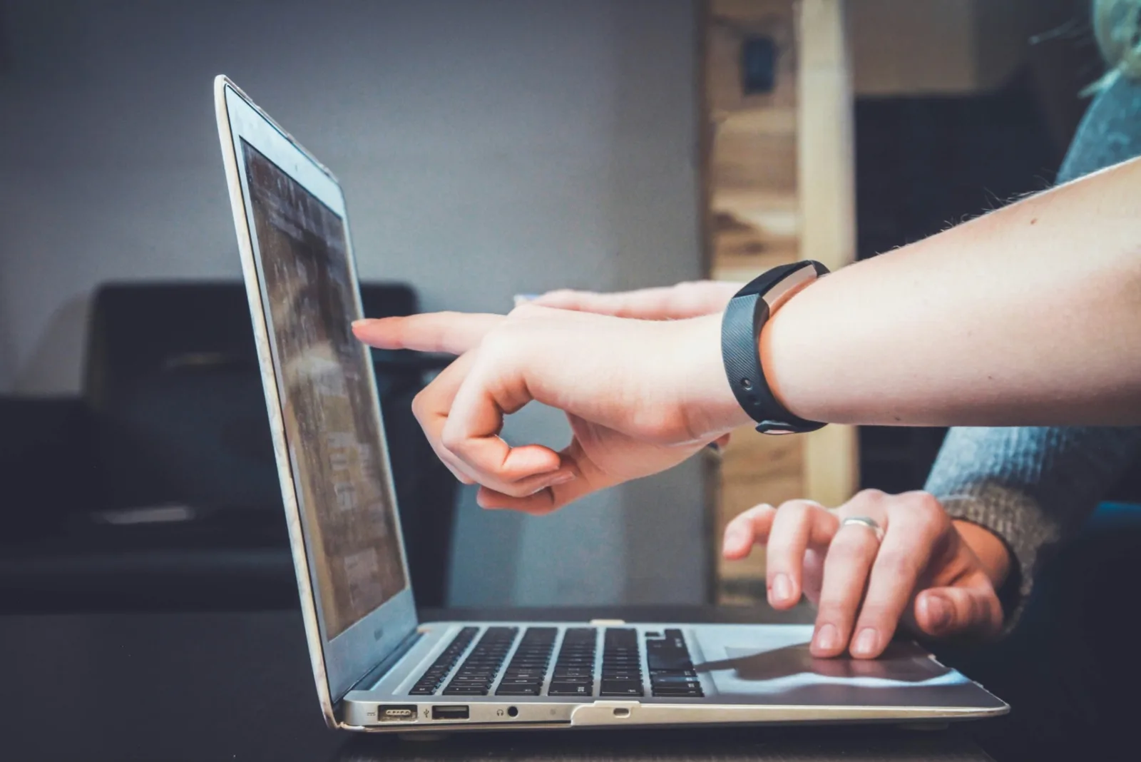 Digitalkkari Koivukylän kirjastossa