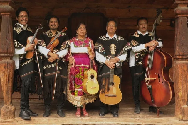 Los Purépechas de Charapan, Pirekuas, sones y abajeños