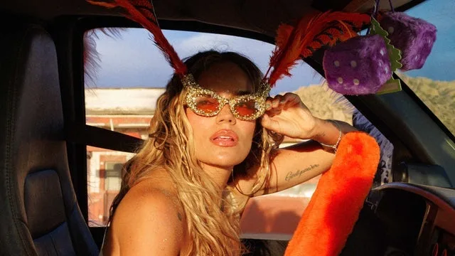 KAROL G - VIAJANDO POR EL MUNDO TROPITOUR