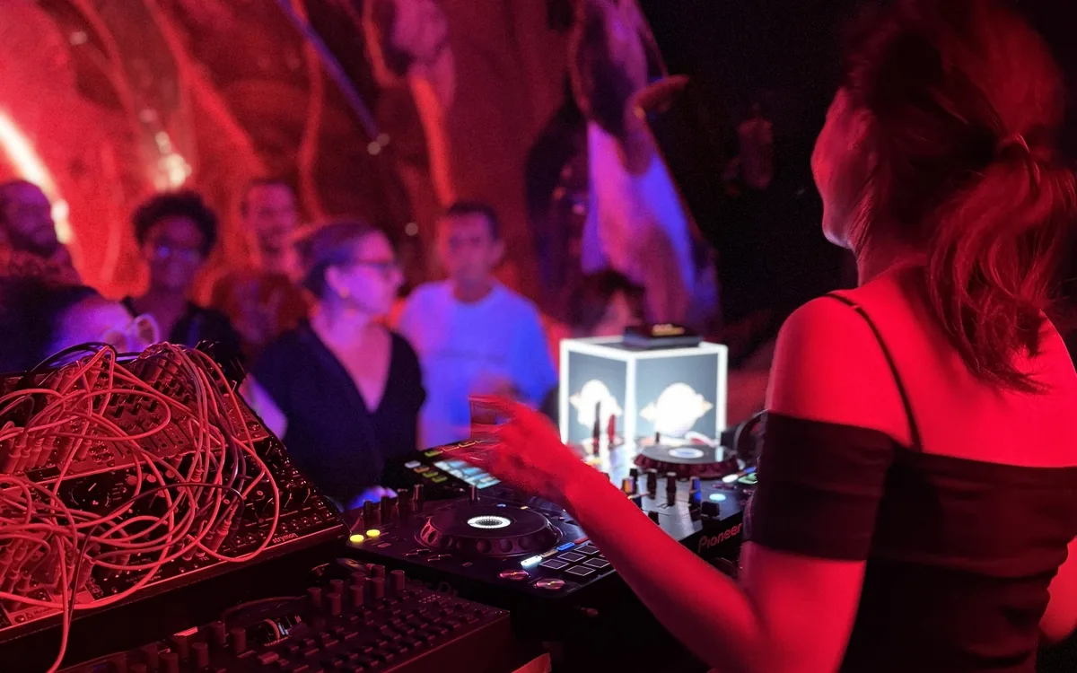 UNBOX #7 : early party électro House to Techno au 211, Paris