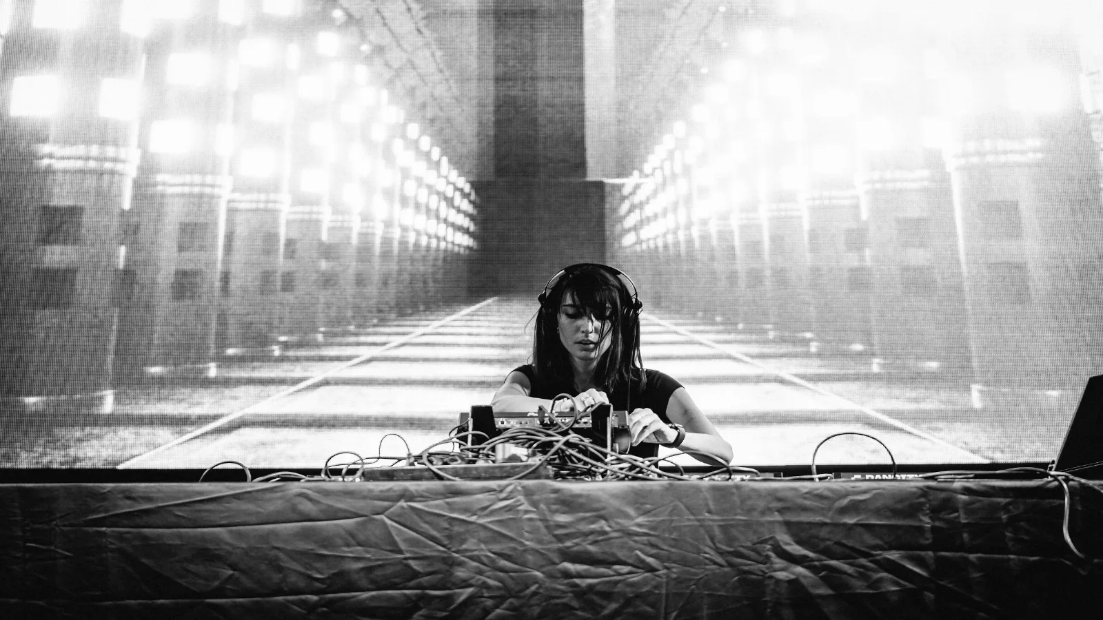 Amelie Lens presents: AURA