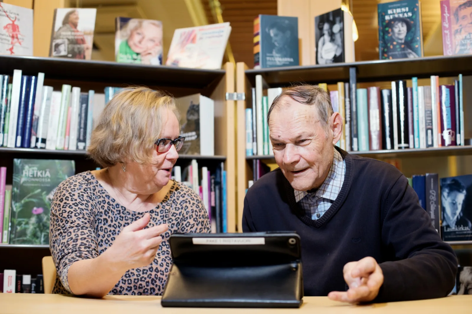 Peer tutoring in IT matters for seniors - Enter ry