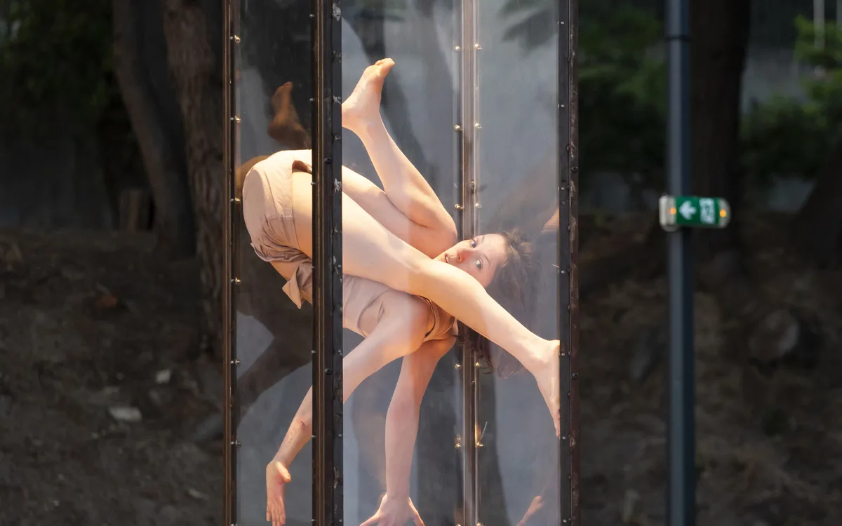 Une promenade à travers la gravité : Passages de Alice Rende